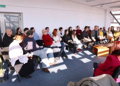 Dealurile Californiei, o nouă premieră a teatrului sucevean, pe 14 februarie