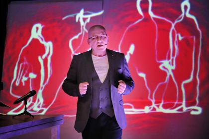 Münchausen, un spectacol din viitor, o performanță actoricească rarisimă