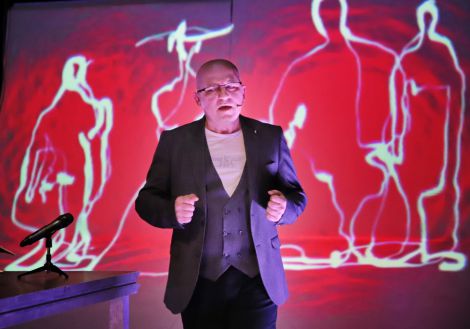 Münchausen, un spectacol din viitor, o performanță actoricească rarisimă