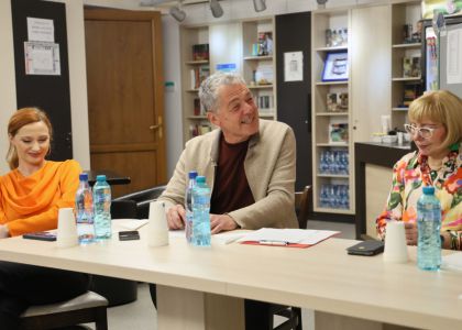 Teatrul ca Laborator de Creație: Dialog între Scenă și Universitate