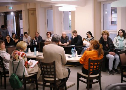 Teatrul ca Laborator de Creație: Dialog între Scenă și Universitate