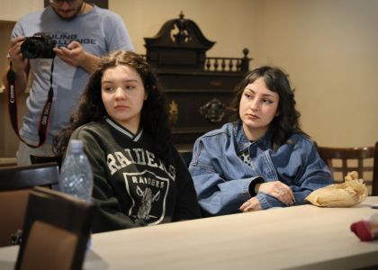 Teatrul ca Laborator de Creație: Dialog între Scenă și Universitate