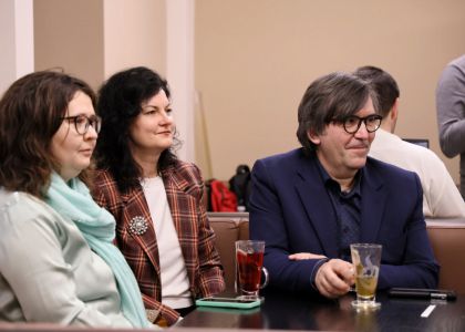 Teatrul ca Laborator de Creație: Dialog între Scenă și Universitate