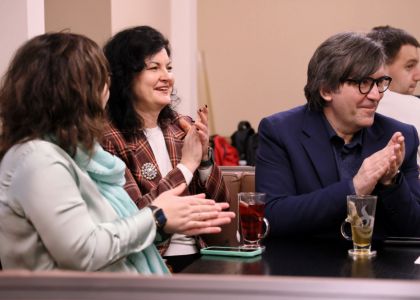 Teatrul ca Laborator de Creație: Dialog între Scenă și Universitate