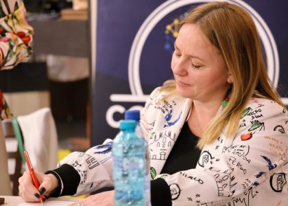 Teatrul ca Laborator de Creație: Dialog între Scenă și Universitate