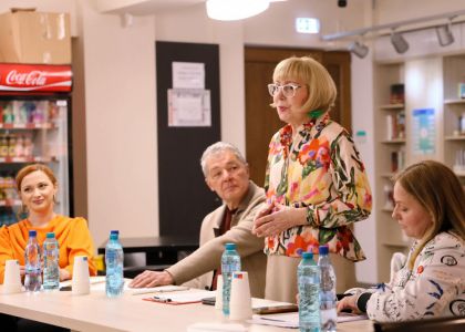 Teatrul ca Laborator de Creație: Dialog între Scenă și Universitate