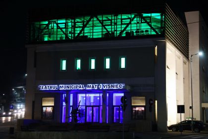 Teatrul Municipal „Matei Vișniec” Suceava, iluminat în albastru, cu prilejul Zilei Internaționale de Conștientizare a Autismului