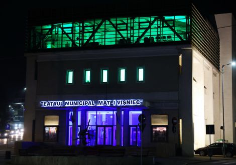 Teatrul Municipal „Matei Vișniec” Suceava, iluminat în albastru, cu prilejul Zilei Internaționale de Conștientizare a Autismului