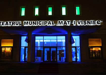 Teatrul Municipal „Matei Vișniec” Suceava, iluminat în albastru, cu prilejul Zilei Internaționale de Conștientizare a Autismului