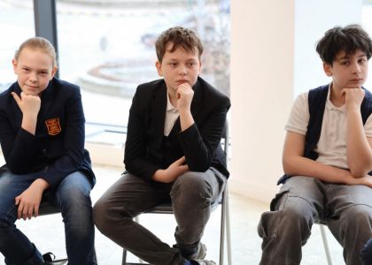 Un copil, o carte, un creion