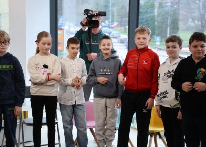 Un copil, o carte, un creion