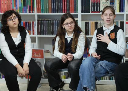 Un copil, o carte, un creion