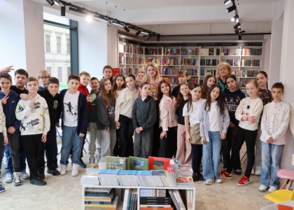 Un copil, o carte, un creion