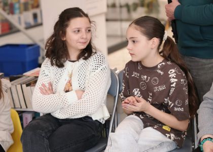 Un copil, o carte, un creion