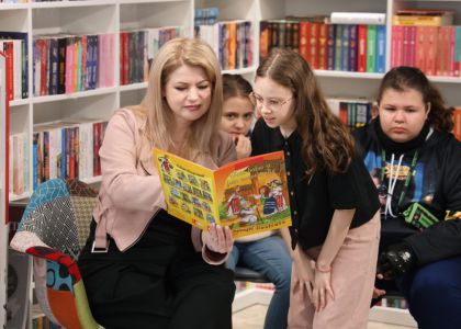 Un copil, o carte, un creion