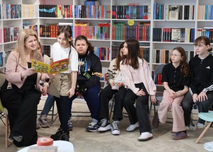 Un copil, o carte, un creion