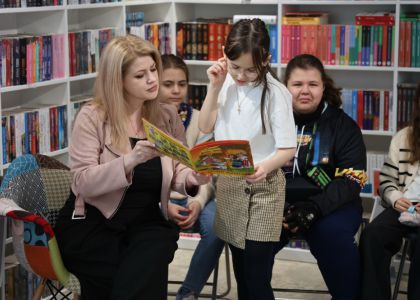 Un copil, o carte, un creion