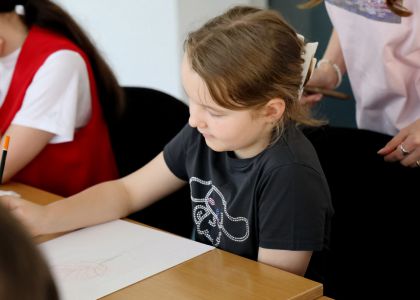 Micul Prinț în Culori: Când Povestea Prinde Viață pe Șevalet