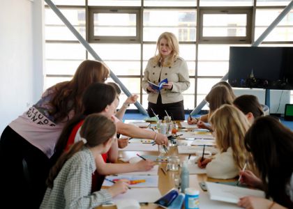 Micul Prinț în Culori: Când Povestea Prinde Viață pe Șevalet