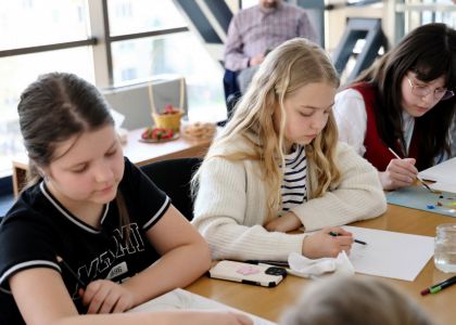 Micul Prinț în Culori: Când Povestea Prinde Viață pe Șevalet