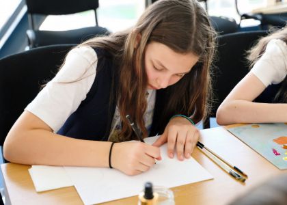 Micul Prinț în Culori: Când Povestea Prinde Viață pe Șevalet