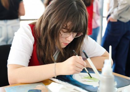 Micul Prinț în Culori: Când Povestea Prinde Viață pe Șevalet