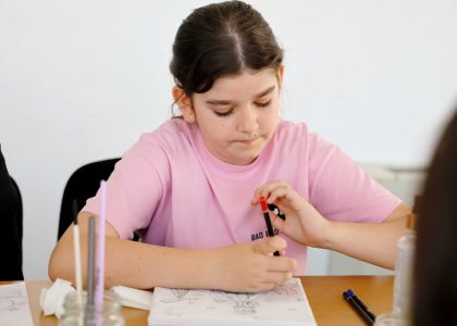 Micul Prinț în Culori: Când Povestea Prinde Viață pe Șevalet