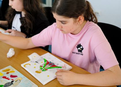 Micul Prinț în Culori: Când Povestea Prinde Viață pe Șevalet