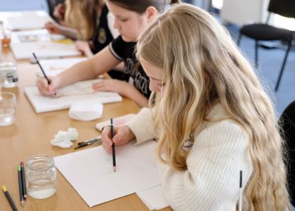 Micul Prinț în Culori: Când Povestea Prinde Viață pe Șevalet