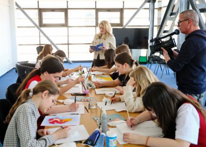 Micul Prinț în Culori: Când Povestea Prinde Viață pe Șevalet