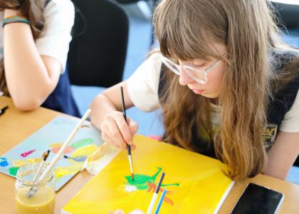 Micul Prinț în Culori: Când Povestea Prinde Viață pe Șevalet