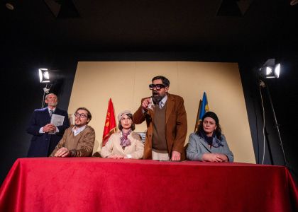 TIPOGRAFIC MAJUSCUL după un text de Gianina Cărbunariu, Teatrul „Mihai Eminescu” Botoșani