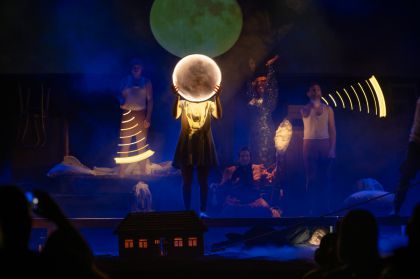 Legată cu funia de pământ de Lorina Bălteanu, Teatrul Național „Luceafărul” Chișinău, Republica Moldova