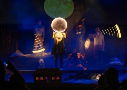 Legată cu funia de pământ de Lorina Bălteanu, Teatrul Național „Luceafărul” Chișinău, Republica Moldova