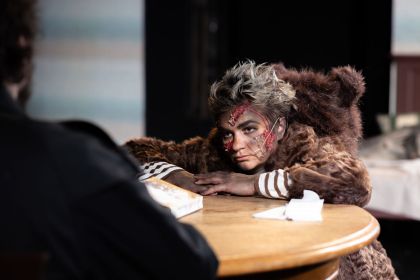 RĂZBOI ȘI PACE ȘI ... după Lev Tolstoi Teatrul Tineretului Piatra Neamț