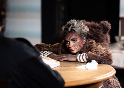 RĂZBOI ȘI PACE ȘI ... după Lev Tolstoi Teatrul Tineretului Piatra Neamț