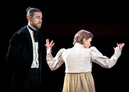 RĂZBOI ȘI PACE ȘI ... după Lev Tolstoi Teatrul Tineretului Piatra Neamț