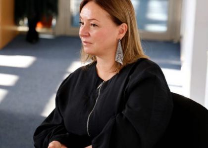 ”Mobilă și durere”, ”Nunta lui Decebal” și ”Legată cu funia de pămînt”, la Festivalul ”Zilele Teatrului Matei Vișniec”. Alina Mihăescu: Oferta este mare și pentru toată lumea