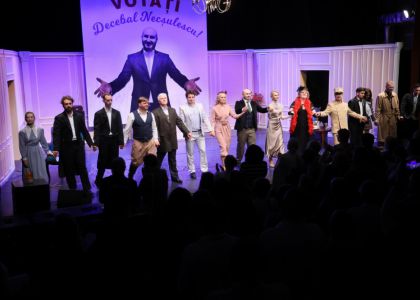 Cortina s-a ridicat! Ediția aniversară a Festivalului Internațional „Zilele Teatrului Matei Vișniec” a debutat în forță cu spectacolul „...ESCU”
