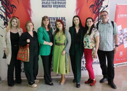 Cortina s-a ridicat! Ediția aniversară a Festivalului Internațional „Zilele Teatrului Matei Vișniec” a debutat în forță cu spectacolul „...ESCU”