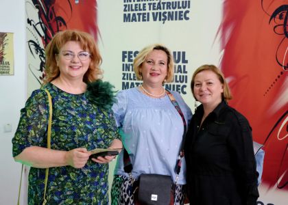 Cortina s-a ridicat! Ediția aniversară a Festivalului Internațional „Zilele Teatrului Matei Vișniec” a debutat în forță cu spectacolul „...ESCU”