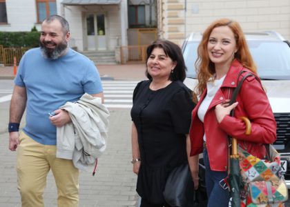 FIZTMV 2026 - Ziua a II-a: De la bucuria copiilor, la satira profundă din „Mobilă și durere”