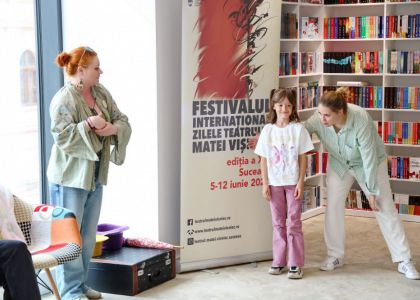 FIZTMV 2026 - Ziua a II-a: De la bucuria copiilor, la satira profundă din „Mobilă și durere”