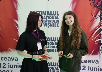 FIZTMV 2026 - Ziua a II-a: De la bucuria copiilor, la satira profundă din „Mobilă și durere”