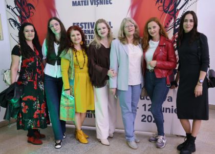 FIZTMV 2026 - Ziua a II-a: De la bucuria copiilor, la satira profundă din „Mobilă și durere”