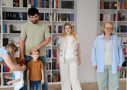 FIZTMV 2026 - Ziua a II-a: De la bucuria copiilor, la satira profundă din „Mobilă și durere”