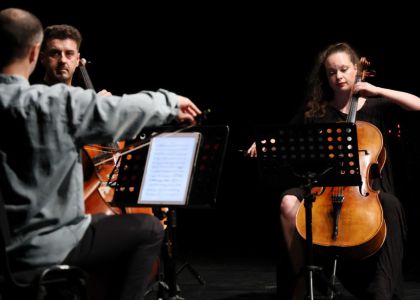 Festivalul Internațional Zilele Teatrului Matei Vișniec 2026– Ziua a III-a: De la vânătoarea de artă urbană, la teatru documentar și un regal de muzică clasică