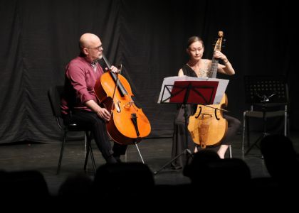 Festivalul Internațional Zilele Teatrului Matei Vișniec 2026– Ziua a III-a: De la vânătoarea de artă urbană, la teatru documentar și un regal de muzică clasică