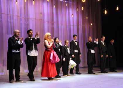 Festivalul Internațional Zilele Teatrului Matei Vișniec, Ziua a 5-a: De la mitul răsturnat al Penelopei la haosul comic din mahalaua lui Caragiale