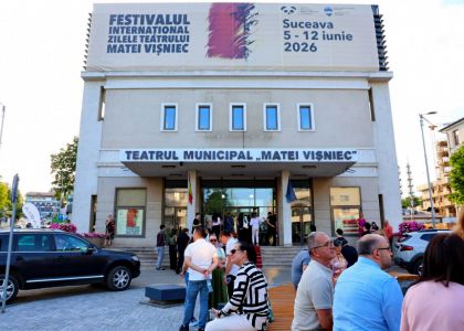 Festivalul Internațional Zilele Teatrului Matei Vișniec, Ziua a 5-a: De la mitul răsturnat al Penelopei la haosul comic din mahalaua lui Caragiale